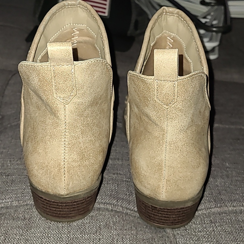 Serra Bootie Women size 8 Beige Split Shaft Ankle Boot Block Heel - Picture 9 of 11